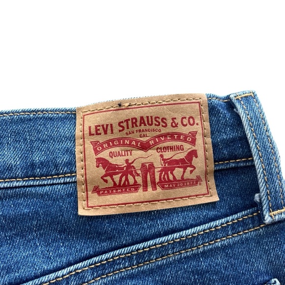 Levi’s Women 30 Medium Wash Blue Denim High Rise Button Fly Wedgie Straight Jean - Picture 5 of 15